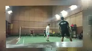 Bermain Badminton Dengan Bapak-Bapak