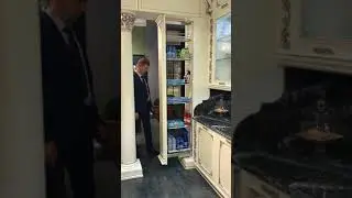 Механизм в шкаф пенал на 30 см с электроприводом в кухне