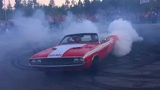Dodge Challenger 426 HEMI - INSANE BURNOUT and DONUTS!!
