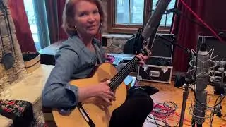 One Guitar Woman Session