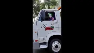 CORINGA GUINCHA CARRO DO BATMAN - #shorts