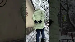 Тяни мама🤪А вы пробовали на санках без снега #весело #праздник #снег #дети #прикол