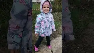 Эмилия отвечает на вопрос, КАКОЙ ЦВЕТ СЕЙЧАС В МОДЕ? 😊👍🏼 #юмор #shorts #emily_family #мода