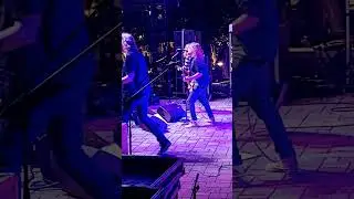 Soul Asylum rocking out