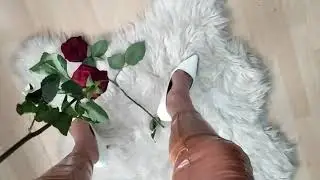 LadyIVE in white heels loves  roses