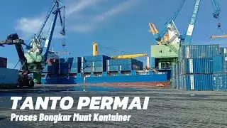 KAPAL TANTO PERMAI MELAKUKAN BONGKAR MUAT KONTAINER