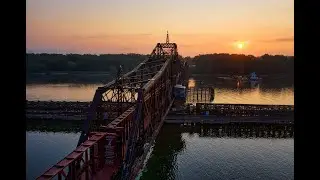 An unusual railway bridge over the river 4K( Необычный железнодорожный мост через реку 4К)