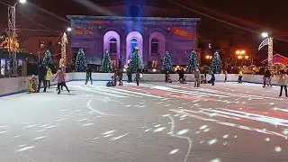 Târgul de Crăciun cu patinoar într-un cadru de poveste la ONB  #craciun #bucuresti #christmasmarket