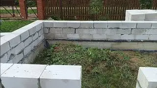 Третий ряд из газоблока. Не всё идеально как хотелось бы