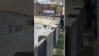 Авто заехало в реку в Харькове