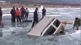 How to pull out car from a frozen lake. Russian style