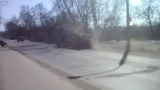 Улицу Комарова начали пылисосить