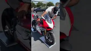Ducati Panigale V4 Red