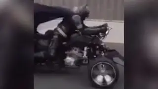 Real Batman on tour - Der echte Batman unterwegs auf der Autobahn