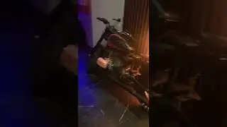 мотоцикл на балконе
