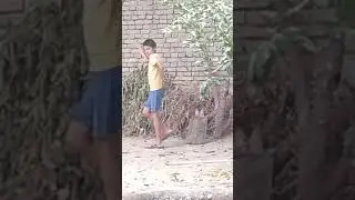 У мальчика танец не получается