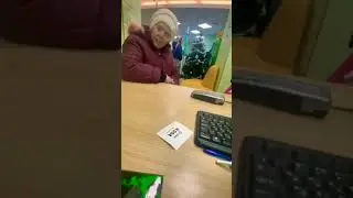Прикол Пенсионерка берёт кредит.