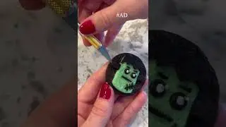 Halloween Carved Oreo Cookies!