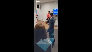 Студент ЗГУ Анвар Велиев задает вопрос на Конгрессе молодых ученых