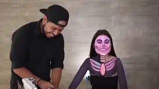 Body Painting tickling