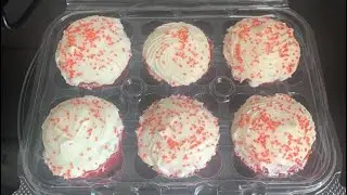 Red Velvet Cupcakes . ❤️❤️❤️🤍🤍🤍