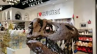 Dinosaur skull at Souq Al Jami' at Sheikh Zayed Mosque in Abu Dhabi 23.02.2023