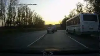 Толкаются .