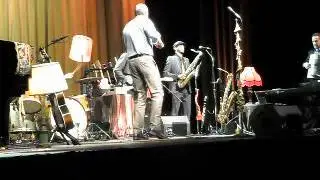 Hugh Laurie in Chile / Junko's Patner