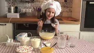 Кексы с мини маршмеллоу.  Готовят дети.