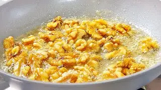 Mix sugar and oil to the walnuts, add water and stir-fry. Crunchy candied walnuts are ready!