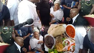 wow😀!President Akufo-Addo and First Lady Rebecca Enjoy "Comi k3 Kena" in James Town.
