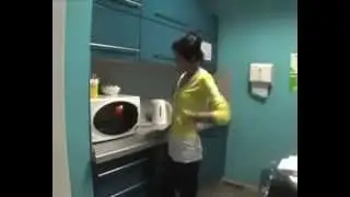 Как разыграть друзей с помощью микроволновки