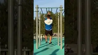 Проходил мимо спорт площадки и подтянулся на шаре 100 мм 