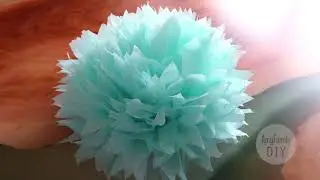 Flowers from napkins, tissue paper or paper towels. Super easy!! How to make pom-pom flowers.