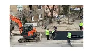 Pawing , how they make roads !