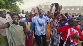 GEN. AJAK AGUT-DAW PULLS OFF DANCE MOVES IN CELEBRATION OF AWULIAN'S VICTORY OF ATHIAK DAU HAND
