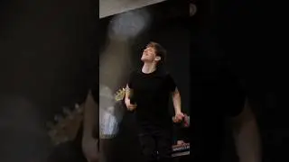 Я к твоим ногам брошу цветы и все запахи мира. 