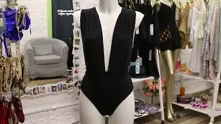 Черный купальник пландж