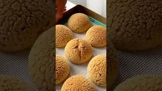 Cream Puffs with Custard Sauce 