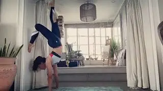 Jacqueline Fernandez  Yoga handstand Flexibility