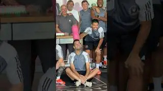 What is he doing? 👀😅 Suarez and Busi 🤣