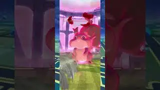 Charizard DYNAMAXING IN POKEMON GO!! #shorts #pokemongo #gaming