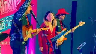 Rock and Roll with the Interns! 實習生樂團
