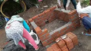রামকৃষ্ণ মিশন মডেল দুই কুপ যুক্ত শৌচালয় তৈরী করছে মহিলা রাজমিস্ত্রি SSNSS Barabazar Block