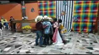 Dança da saia- menina bonita- Escola IDEA