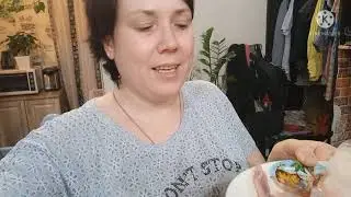 Снега навалило, на ужин куриные крылышки с булгуром, панкейки от Насти