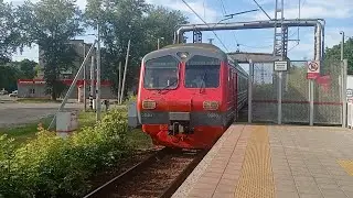 Электропоезд ЭД4М1-0008 следует резервом по платформе 14 км.