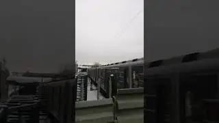 новогодний ЕЖ3 РУ1 прибывает на выхино с самооборота