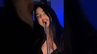 Прочитал красивым голосом девушке стих 