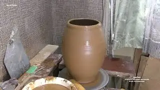 Делаем банку на гончарном круге.
